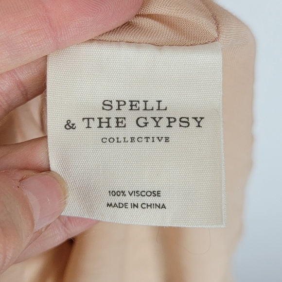 Spell & the Gypsy Amethyst gown. - Picture 10 of 12